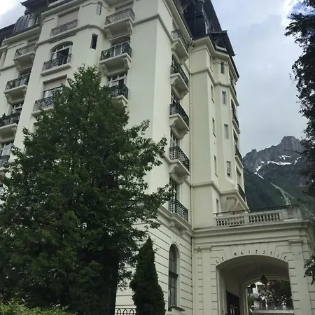 77 Le Majestic In Center 아파트 *